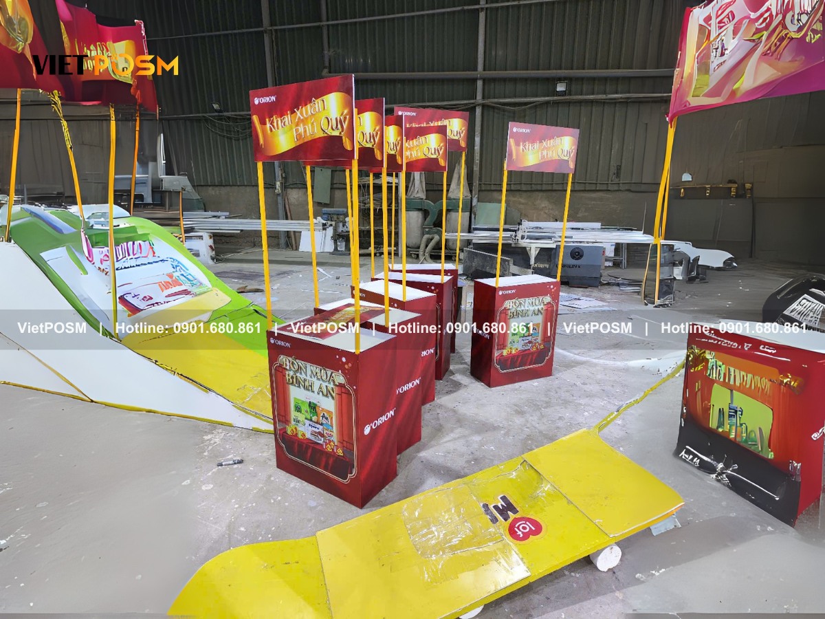 Thi công booth sampling quảng cáo tại xưởng Việt POSM