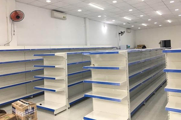 Mẫu kệ trưng bày sữa tôn liền