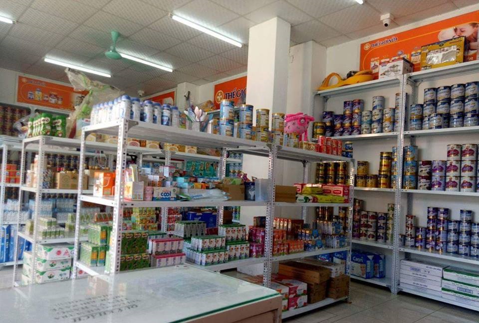 Kệ V lỗ trưng bày sữa