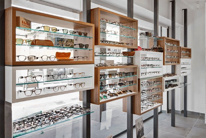 Kệ trưng bày kính mắt bằng gỗ